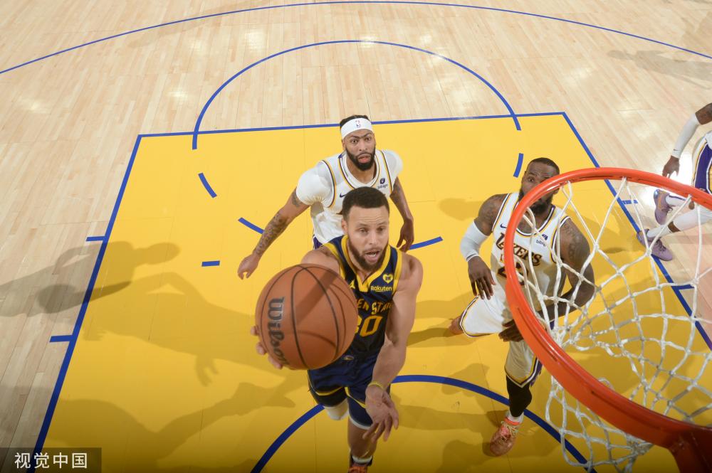 他在防守端 他在防守端