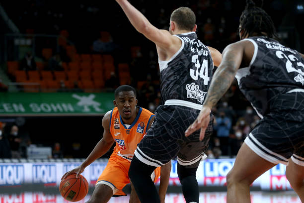 他终于在国 他终于在国